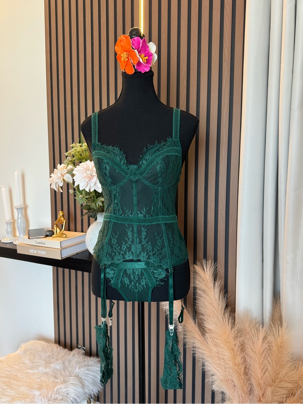 Elegant Green Lace Bustier with Garter